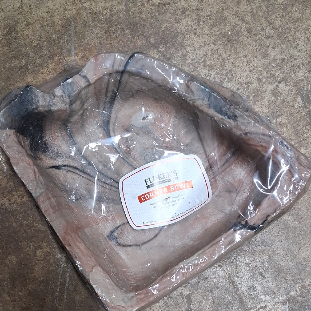 NWT Fluker's Corner Bowl For Terrarium